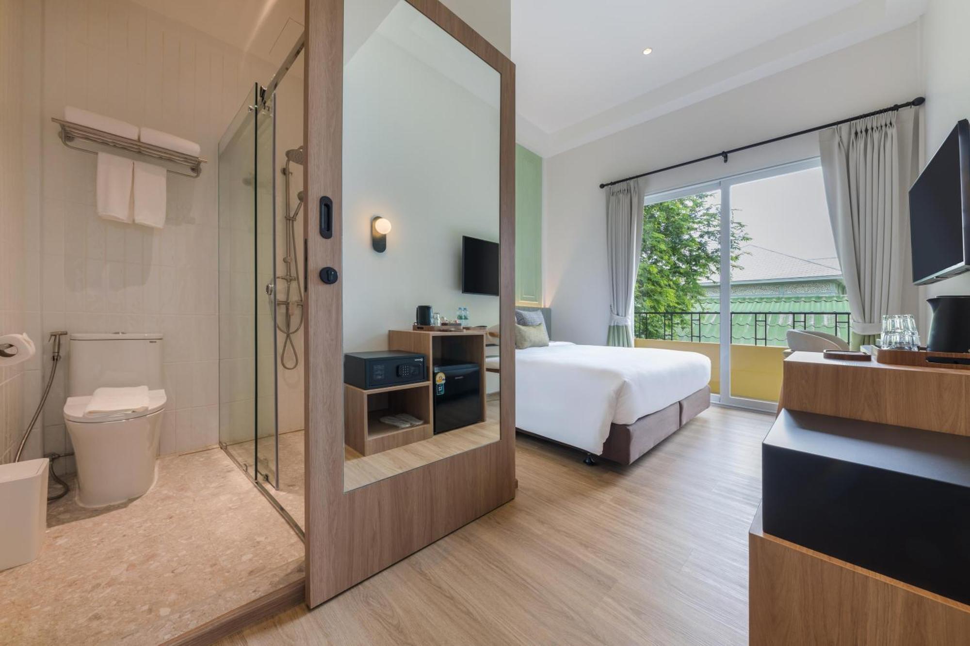 Upstairs At Ton Ton Hotel Bangkok Exterior photo