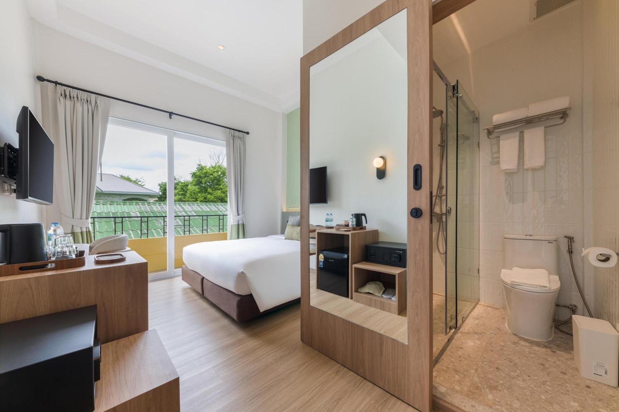 Upstairs At Ton Ton Hotel Bangkok Exterior photo