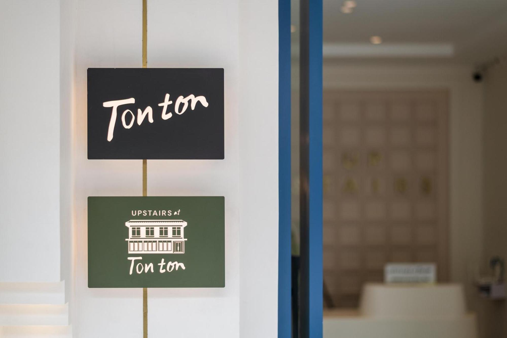 Upstairs At Ton Ton Hotel Bangkok Exterior photo